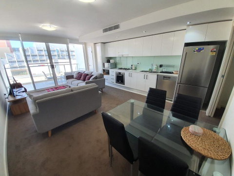 (just Listed) Bolton St 1br 350m Walk To Newcastle Beach +++ Wifi End Eand - Accommodation Perth 0