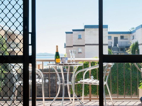 1 'BAHIA', 47 RONALD AVE - GREAT LOCATION WITH FILTERED WATER VIEWS - Accommodation Perth 0