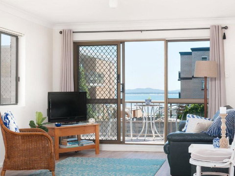 1 'BAHIA', 47 RONALD AVE - GREAT LOCATION WITH FILTERED WATER VIEWS - Accommodation Perth 3