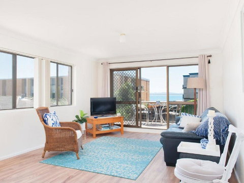 1 'BAHIA', 47 RONALD AVE - GREAT LOCATION WITH FILTERED WATER VIEWS - Accommodation Perth 2