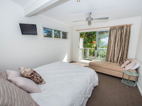 1 'Florida', 5 Lillian Street - 2 Min Walk To Beach, Shops & Restaurants - Perth Resorts 3