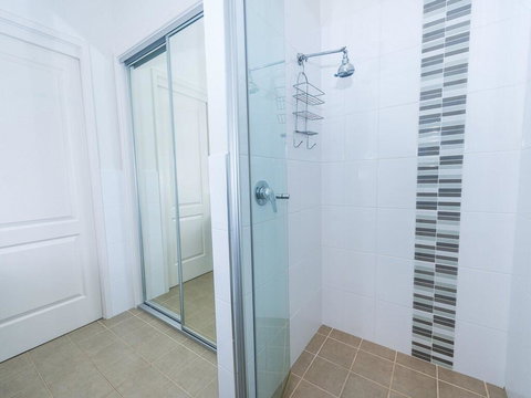 1 'Florida', 5 Lillian Street - 2 Min Walk To Beach, Shops & Restaurants - Perth Resorts 2