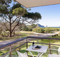 1 'Intrepid' 3 Intrepid Close - Amazing views of Shoal Bay only 100m from the Beach - Accommodation Perth