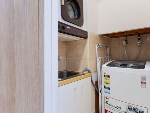 1 'Kooringal', 105 Soldiers Point Road - Waterfront Unit Wth Aircon - Accommodation Perth 3