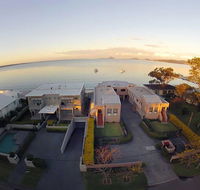 1 'Seaside Splendour' 137 Soldiers Point Road - beautiful unit on the waterfront - Accommodation Perth