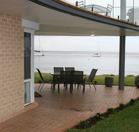 1 'The Clippers' 131 Soldiers Point Road - fabulous waterfront unit - Accommodation Perth