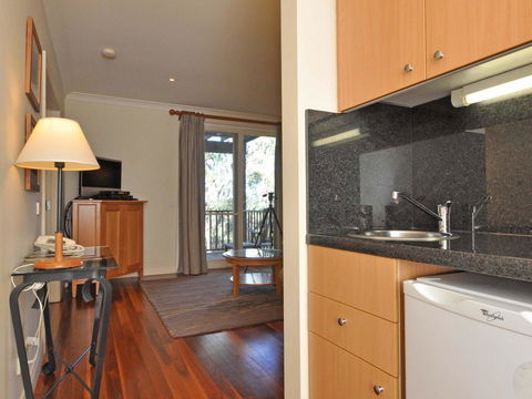 1 Bedroom Executive Villa Located Within Cypress Lakes - Accommodation Perth 2
