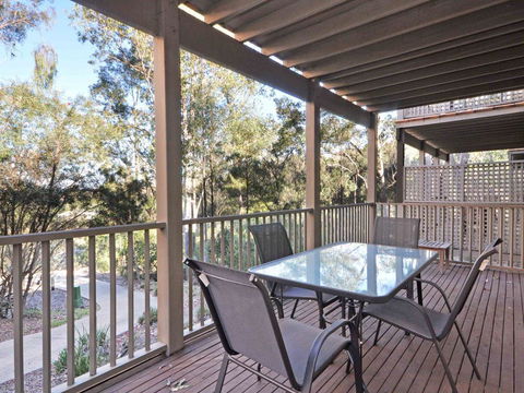 1 Bedroom Executive Villa Located Within Cypress Lakes - Accommodation Perth 0
