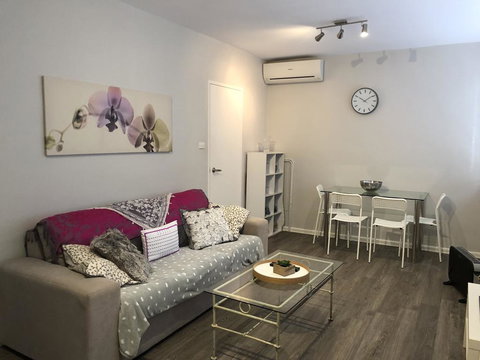 1 Bedroom Unit In Heart Of Elsternwick - Accommodation Perth 2