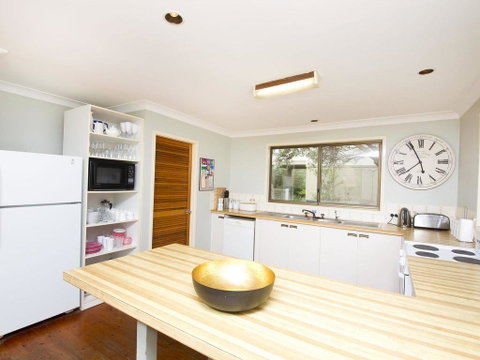 11 Coast At Boomerang Beach - Accommodation Perth 2