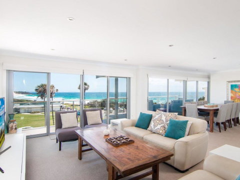 12 Cliff Road - Accommodation Perth 0