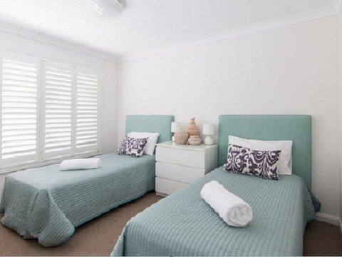 12 Cliff Road - Accommodation Perth 2