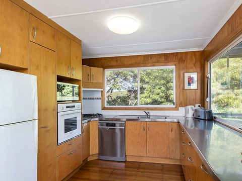 12 Yarrong Road - Accommodation Perth 3