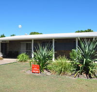 12 Zircon Street - Renovated beach shack with the perfect blend of comfort and coastal cool - Perth Resorts