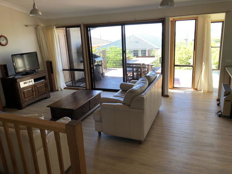 121 Montague Avenue, Kianga - Accommodation Perth 2