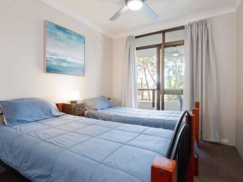 14 'The Commodore' 9-11 Donald Street- Unit In The Heart Of Town With Views & WIFI - Accommodation Perth 1