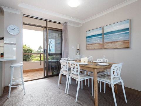 14 'The Commodore' 9-11 Donald Street- Unit In The Heart Of Town With Views & WIFI - Accommodation Perth 3