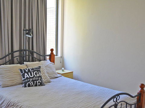 15 'Harbourside' 3-7 Soldiers Point Road - Right On The Waterfront - Accommodation Perth 2