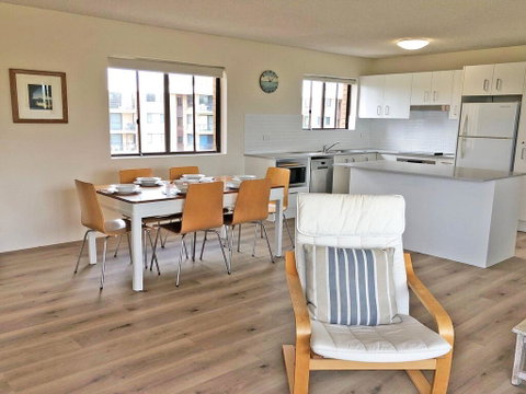 15 'Intrepid', 3 Intrepid Close - Right On The Beachfront - Accommodation Perth 3