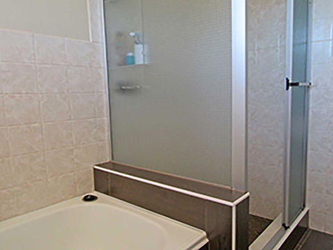 15 'Kanangra', 39 Soldiers Point Road - Fantastic Unit Right On The Water - Accommodation Perth 2