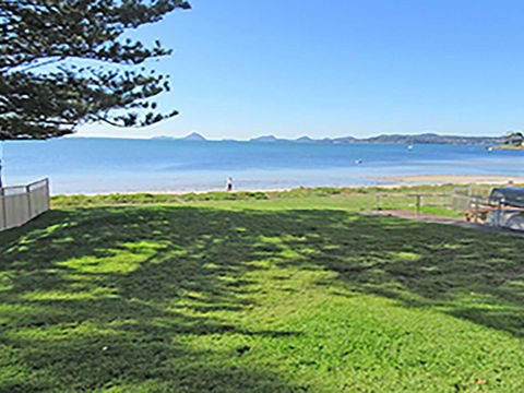 15 'Kanangra', 39 Soldiers Point Road - Fantastic Unit Right On The Water - Accommodation Perth 0