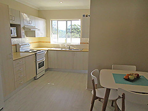 15 'Kanangra', 39 Soldiers Point Road - Fantastic Unit Right On The Water - Accommodation Perth 3