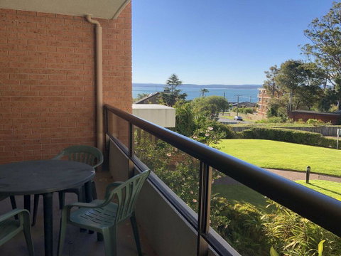 15 'The Commodore' 9-11 Donald Street - Great Unit Only A Short Walk To CBD - Accommodation Perth 2