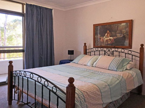 15 'The Commodore' 9-11 Donald Street - Great Unit Only A Short Walk To CBD - Accommodation Perth 3