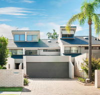 15 'The Moorings' 4 Cromarty Road - stunning with water views  pool - Accommodation Perth