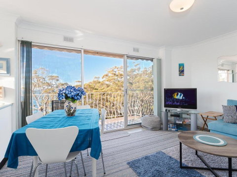 15 'Thurlow Lodge', 6 Thurlow Avenue - Fantastic Unit With Water Views & Pool In Complex - Accommodation Perth 3