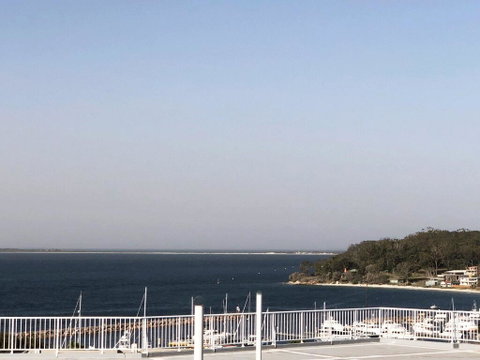 15 Dolphin Cove, 2 - 6 Government Rd - Stunning Penthouse With Views, Lift & Ducted Air Conditioning - Accommodation Perth 3
