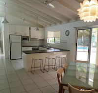15 Larapinta Court - Family home with swimming pool in a quiet street and central location close to CBD - Perth Resorts