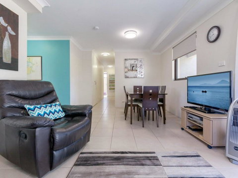16 'Carindale' 19-23 Dowling St - Ground Floor, Foxtel, Pool And Tennis Court - Accommodation Perth 3