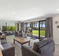 19 'Bay Parklands' 2 Gowrie Avenue - ground floor renovated unit with water views  WIFI - Accommodation Perth