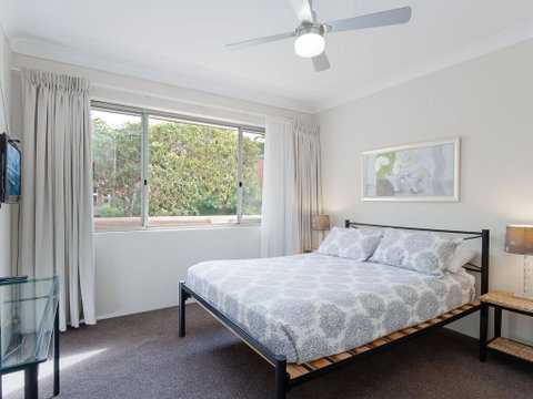 2 'Bronte Court' 17 Magnus Street - Air Con, Complex Pool And Centrally Located - Accommodation Perth 0