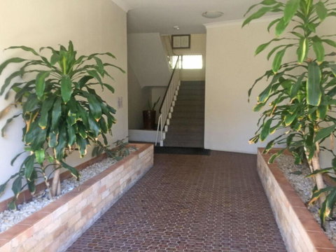 2 'Bronte Court' 17 Magnus Street - Air Con, Complex Pool And Centrally Located - Accommodation Perth 1