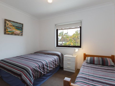 2 'Carindale', 19-23 Dowling Street - Pool, Tennis Court, Close To Town - Accommodation Perth 2