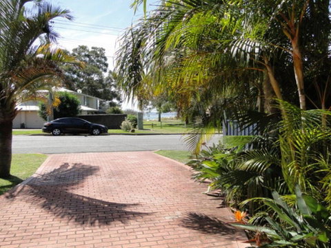 2 'Copacabana', 61 Sandy Point Road - Cute Unit With Water Views From The Balcony - Accommodation Perth 0