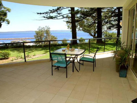2 'Magnus Pines' 52-56 Magnus Street - Stunning Unit With Aircon, Water Views & Foxtel - Accommodation Perth 3