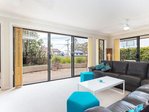 2 'Peninsula Waters' - Three Bedroom Unit With Spacious Private Courtyard & WIFI - Accommodation Perth 2