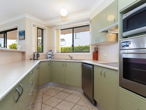 2 'Peninsula Waters' - Three Bedroom Unit With Spacious Private Courtyard & WIFI - Accommodation Perth 0