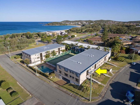 2 'The Dunes', 38 Marine Drive - Pool, Tennis Court And So Close To The Beach - Accommodation Perth 0