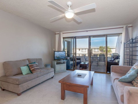 2 'The Dunes', 38 Marine Drive - Pool, Tennis Court And So Close To The Beach - Accommodation Perth 2