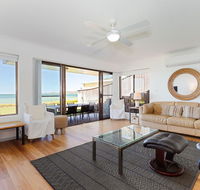2 'The Pelicans' 53 Soldiers Point Road - ground floor unit on the waterfront - Accommodation Perth