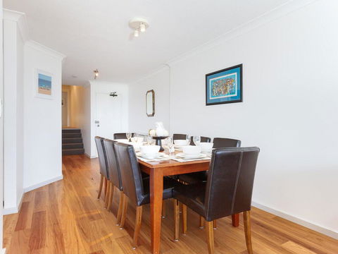2 'The Pelicans' 53 Soldiers Point Road - Ground Floor Unit On The Waterfront - Accommodation Perth 3