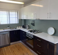 2 Bed Bar Beach Apartment - stroll to beach  cafes supermarket apartment 6 - Perth Resorts