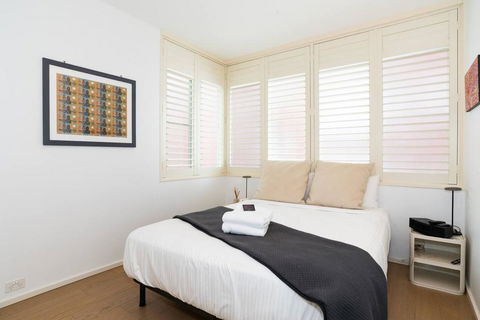 2 Bedroom Apartment With Bay View - Accommodation Perth 3