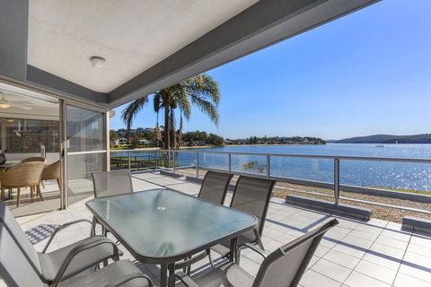 2 The Shores Soldiers Point - Waterfront - Uninterrupted Water Views INCLUDING ALL LINEN & TOWELS, Free Wi-Fi - Accommodation Perth 0