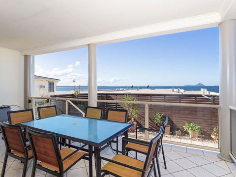 2/141A Soldiers Point Road - Large Waterfront Duplex Across From The Bowling Club - Accommodation Perth 2