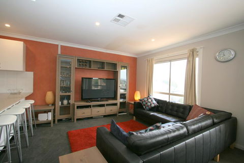 2/17 Jillamatong Street - Perth Resorts 0